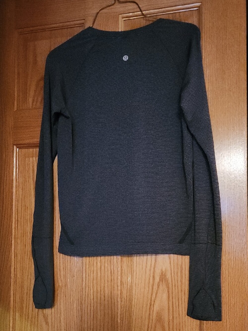 lululemon athletica Women's Dark Gray Crewneck Athletic Top - Picture 6 of 6